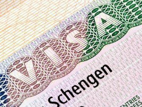 The popular Hungarian Residency Bond Programme and the Golden Visas