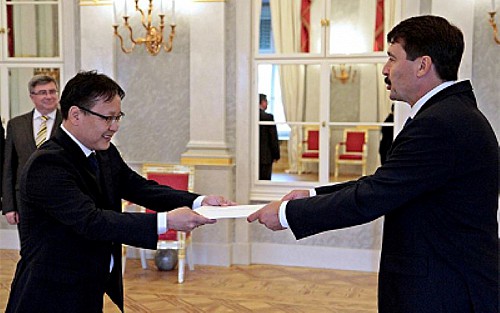 The Mongolian Ambassador delivers his credentials to Hungary